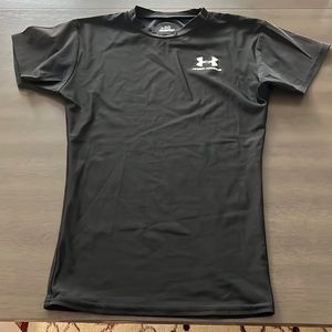 Under armour black fitted short sleeve tshirt size small